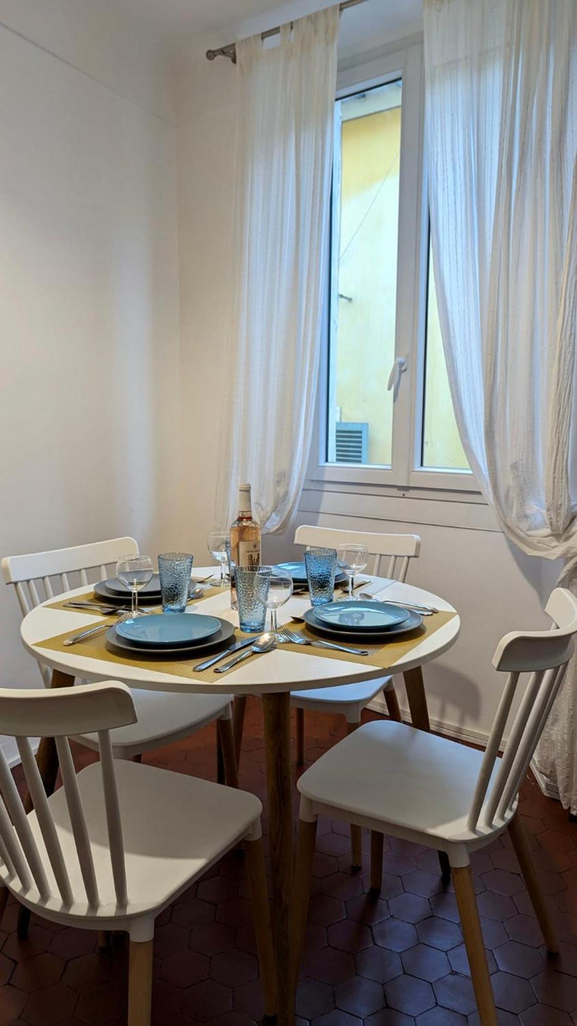 Typique - 2 Bedrooms,Typical Apartment-Old Town Ницца Экстерьер фото
