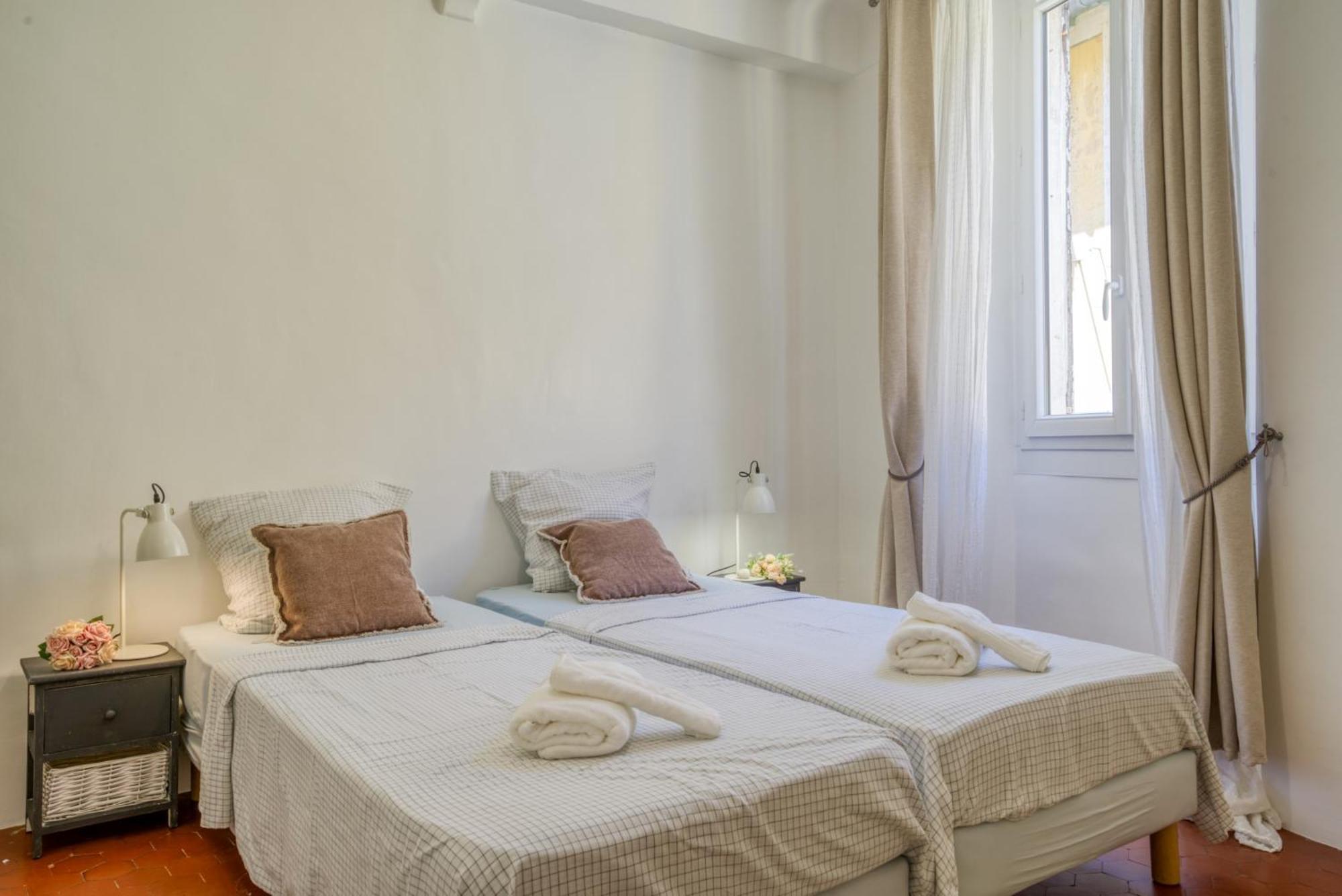 Typique - 2 Bedrooms,Typical Apartment-Old Town Ницца Экстерьер фото