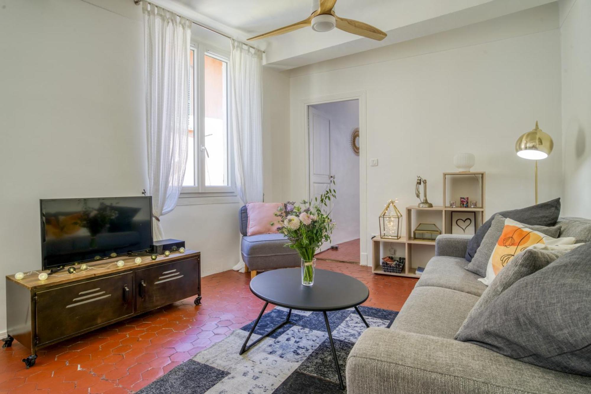 Typique - 2 Bedrooms,Typical Apartment-Old Town Ницца Экстерьер фото