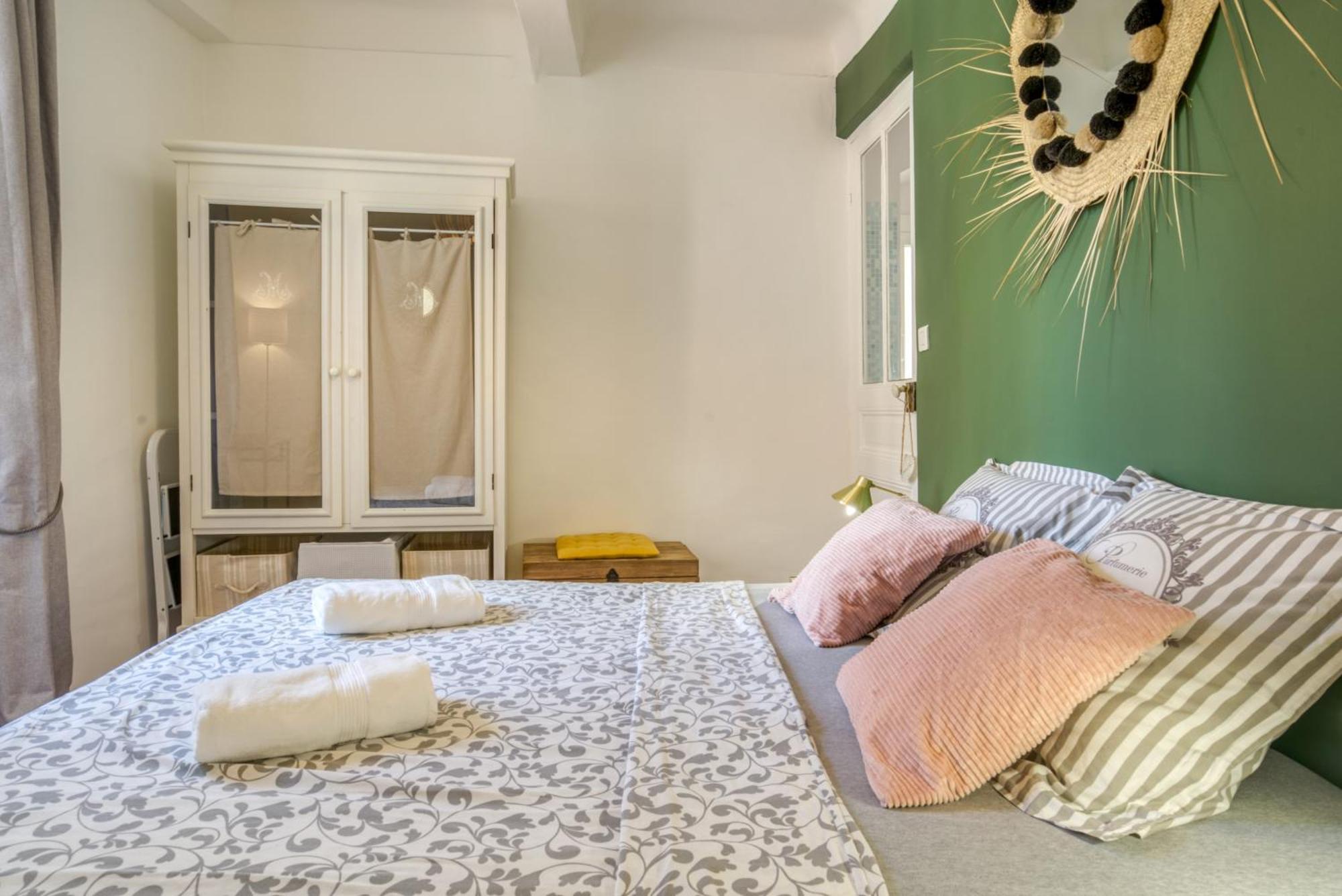 Typique - 2 Bedrooms,Typical Apartment-Old Town Ницца Экстерьер фото