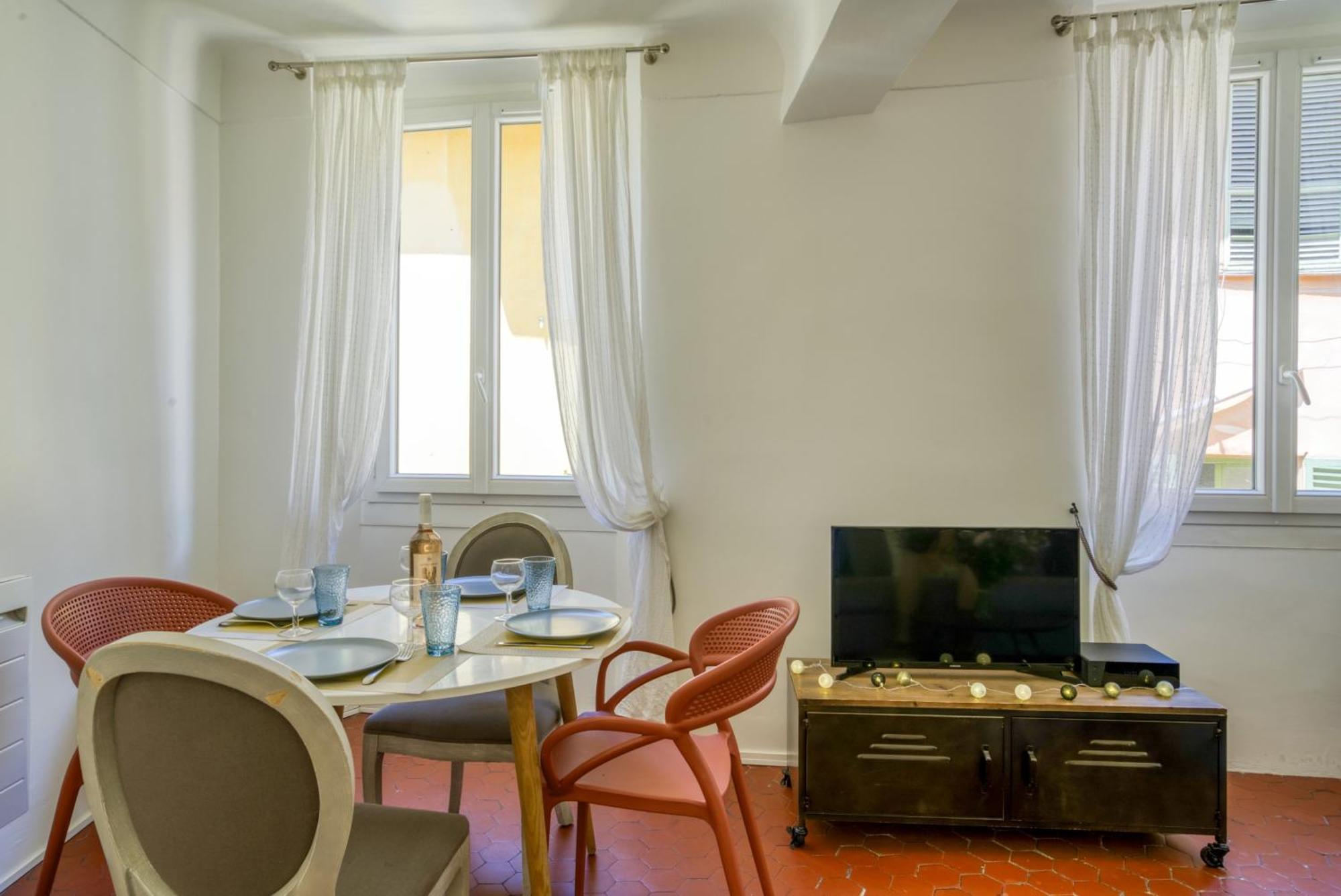 Typique - 2 Bedrooms,Typical Apartment-Old Town Ницца Экстерьер фото