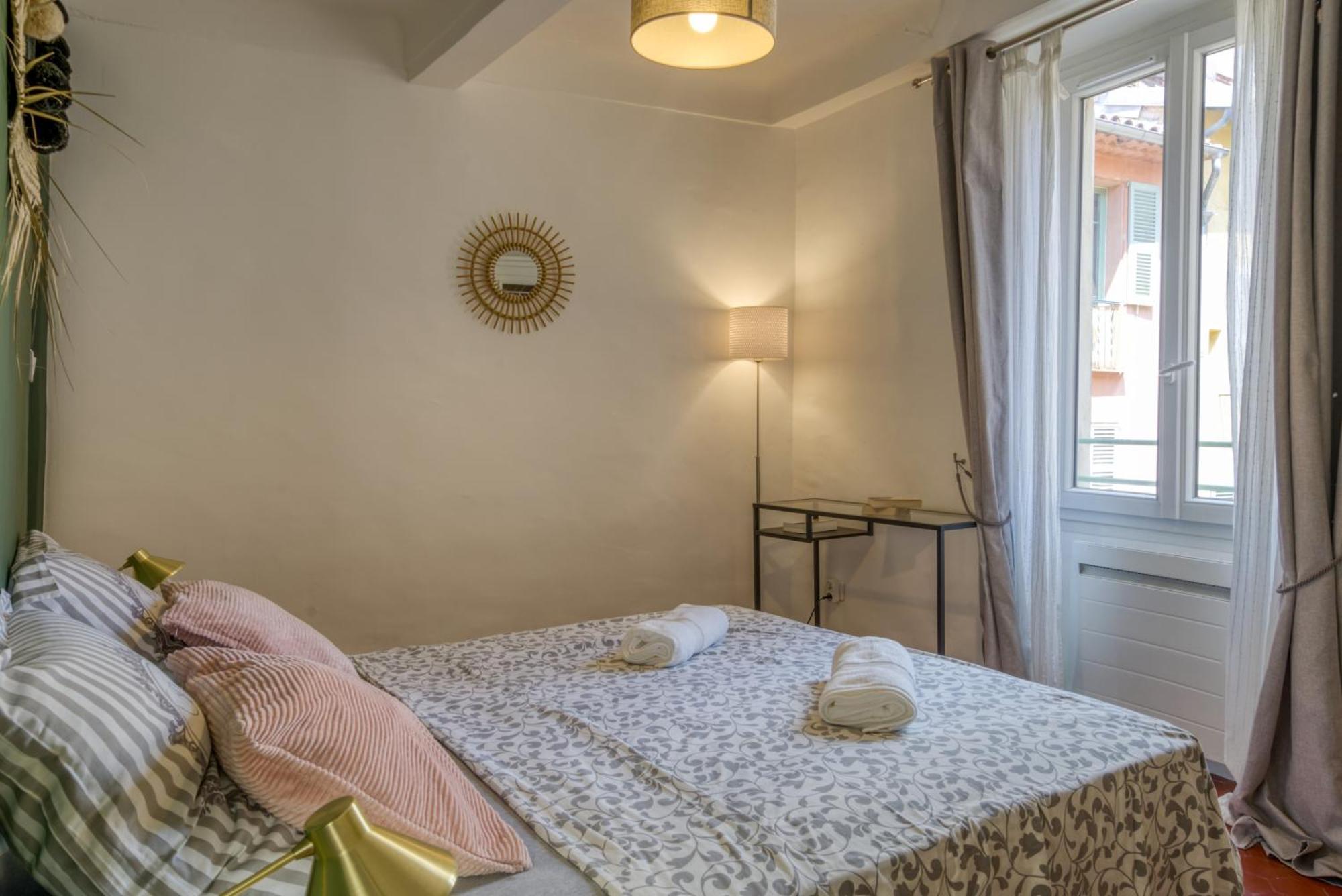 Typique - 2 Bedrooms,Typical Apartment-Old Town Ницца Экстерьер фото