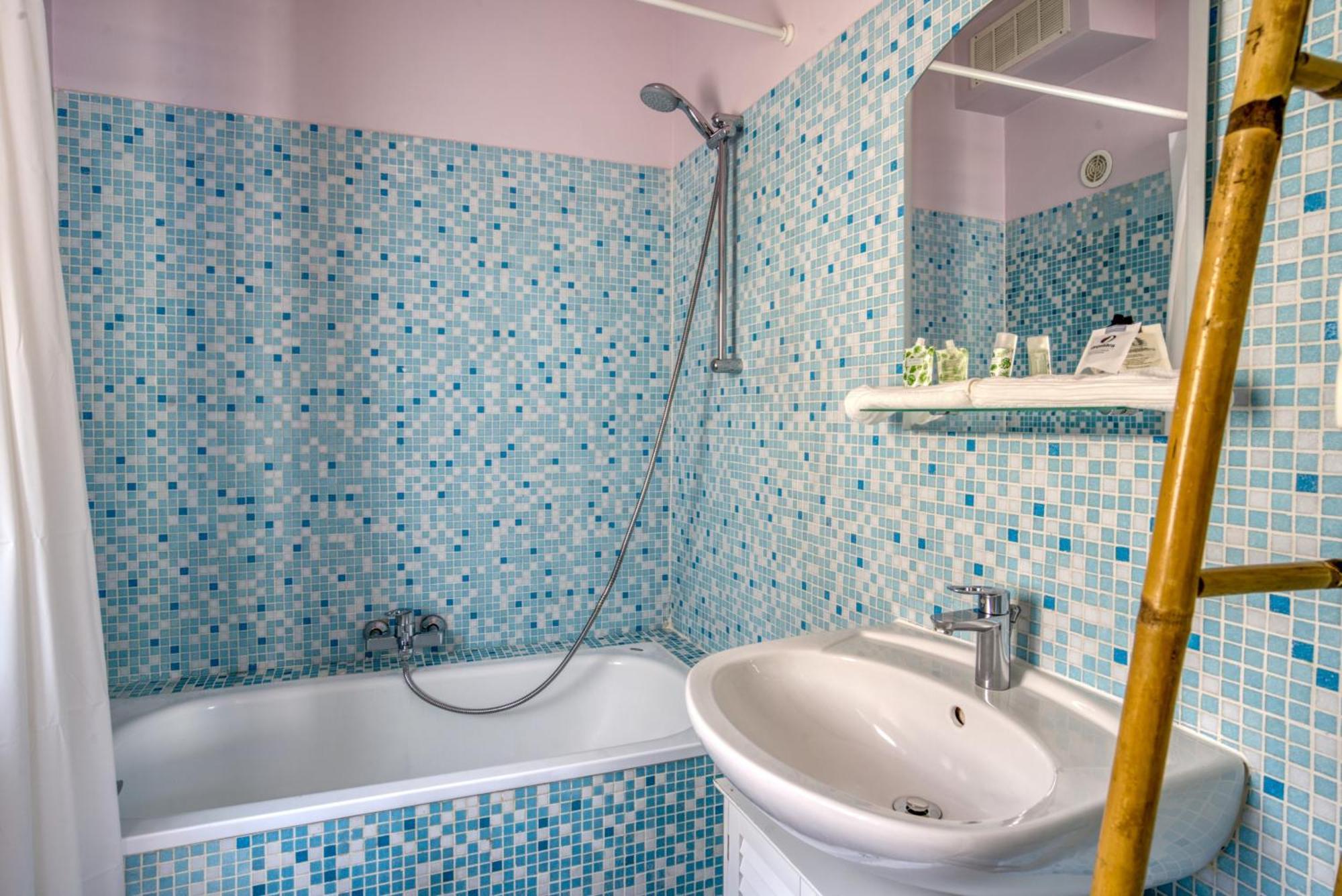 Typique - 2 Bedrooms,Typical Apartment-Old Town Ницца Экстерьер фото